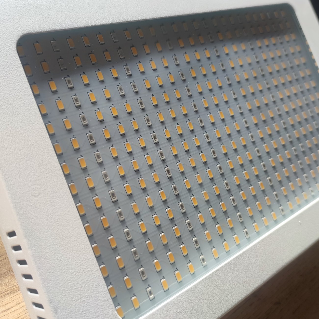 Obrázok PROFI LED GROW panel pre všetky rastliny so zabudovaným samochladiacim systémom, 115W, 220V, SUNLIGHT+RED