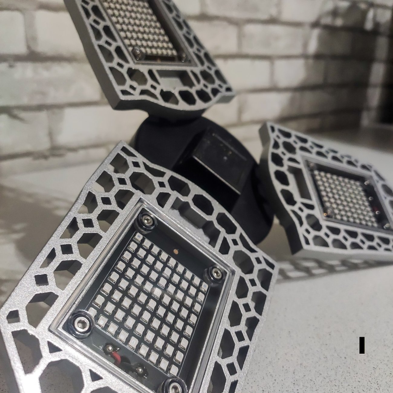 Obrázok 60 W - PROFI LED GROW žiarovka pre všetky rastliny s 3 ľahko nastaviteľnými časťami, E27, High-power+, ružová