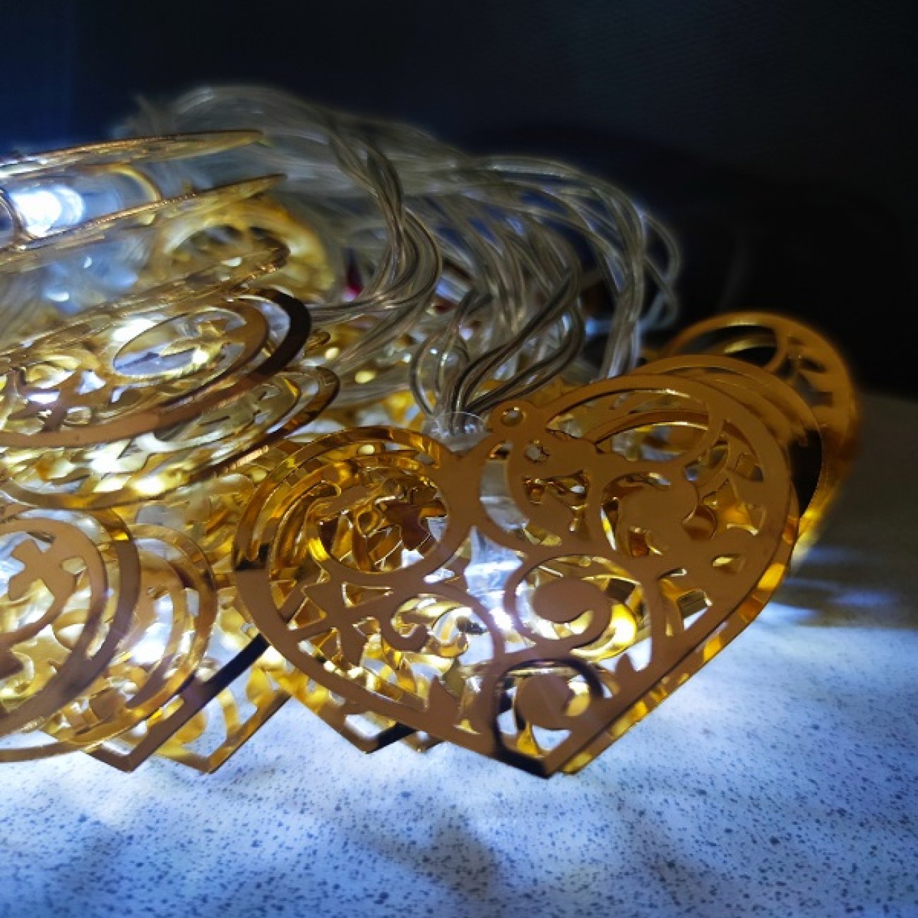 Obrázok LED vianočná reťaz - kovové srdiečka, 20xLED, 2x AA batérie, studená biela