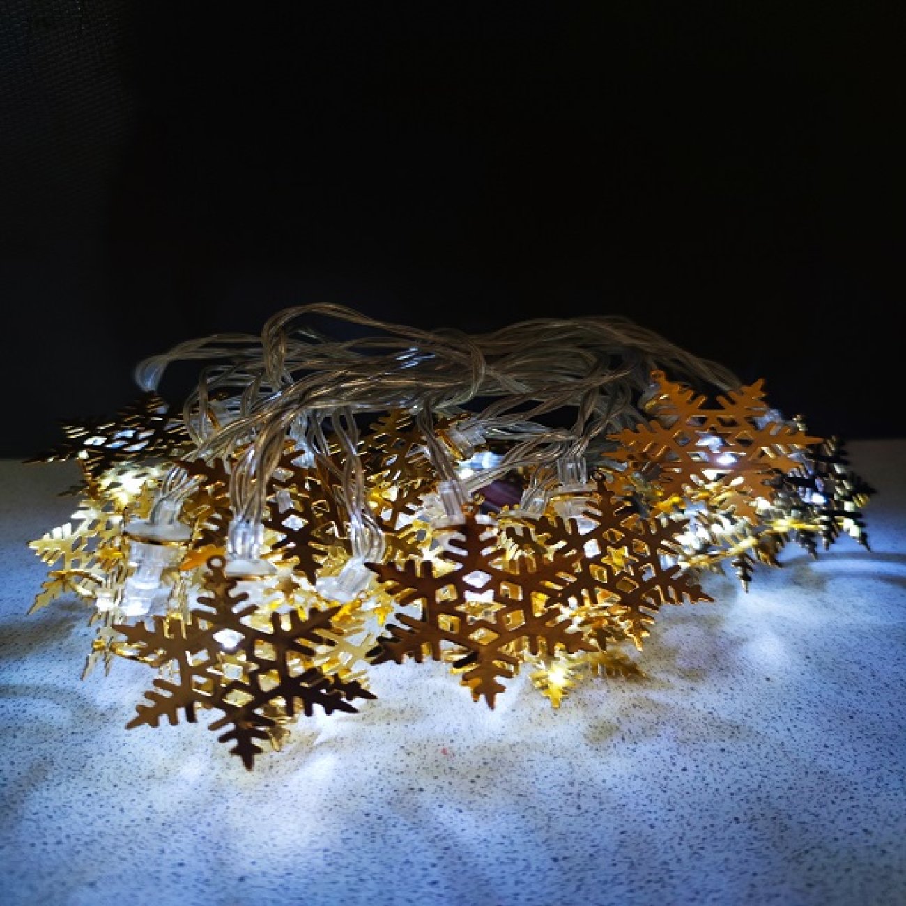 Obrázok LED vianočná reťaz - kovové vločky, 20xLED, 2x AA batérie, studená biela